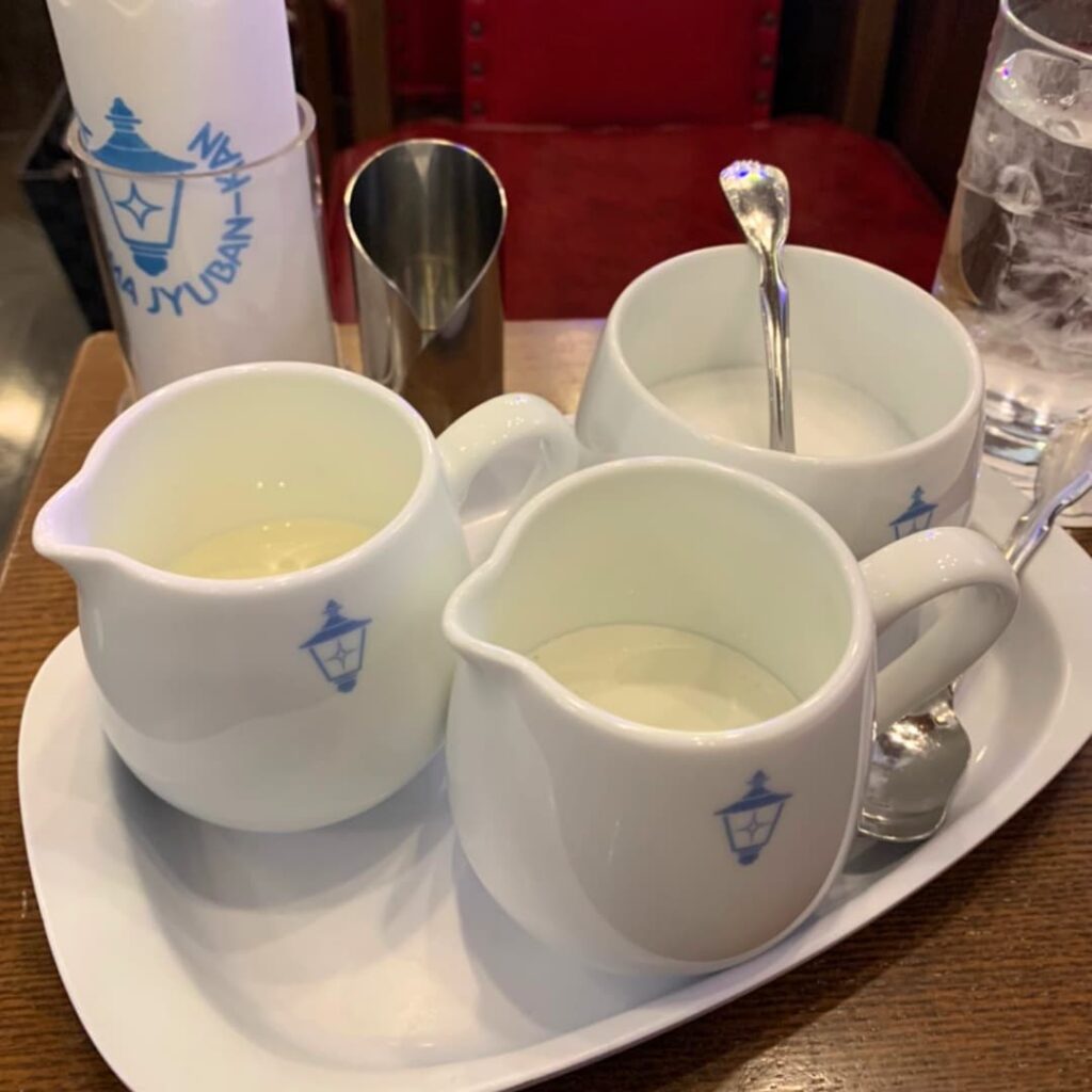 クリームと砂糖