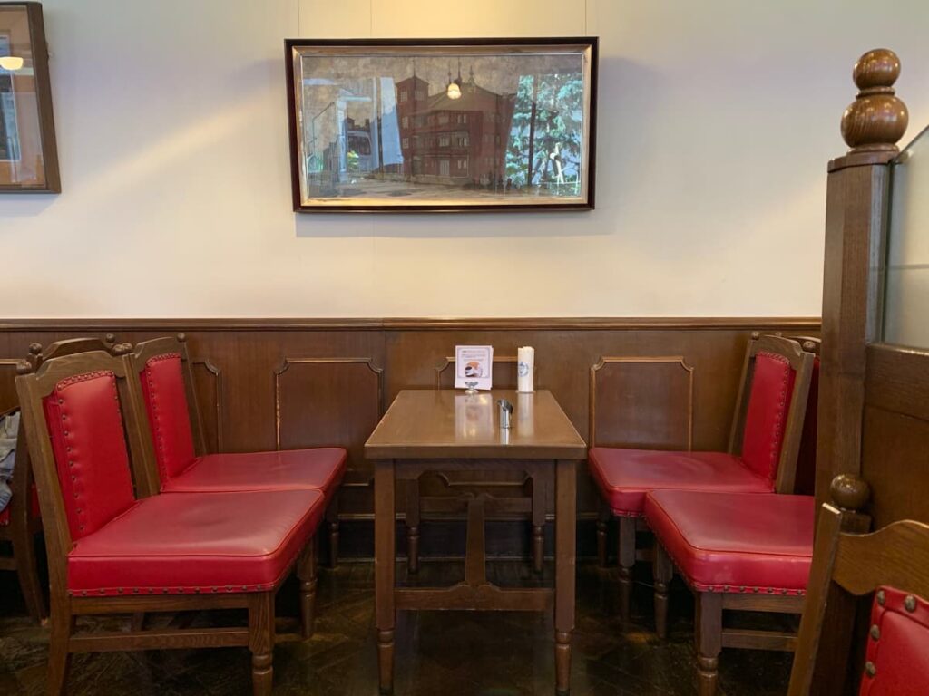 馬車道十番館店内