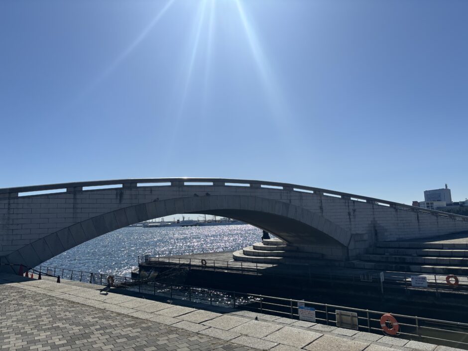臨港パークのアーチ橋