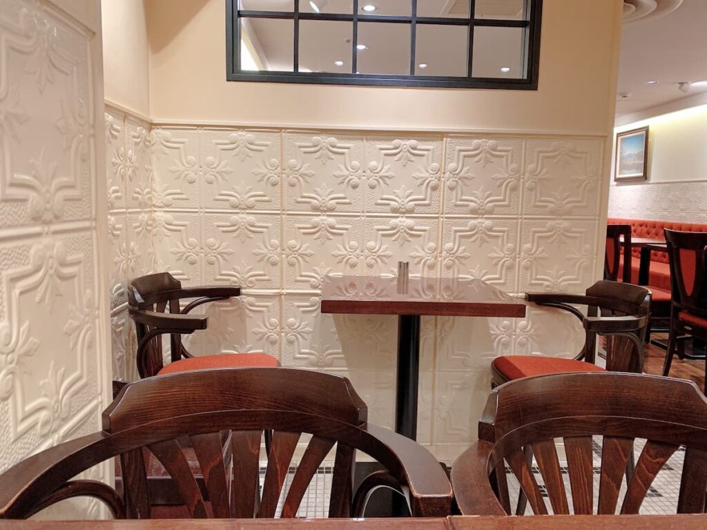 カフェ・ラ・ミル店内