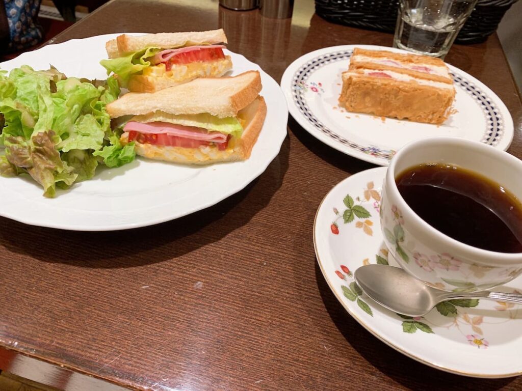 サンドイッチとケーキセット