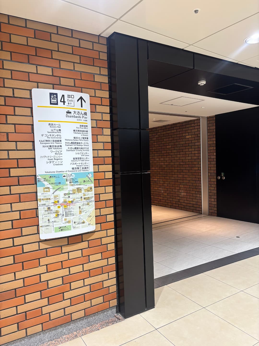 日本大通り駅4番出口
