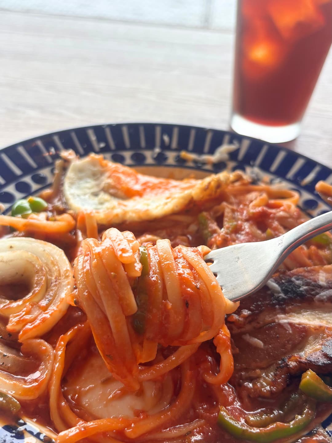 ソースが麺に絡む