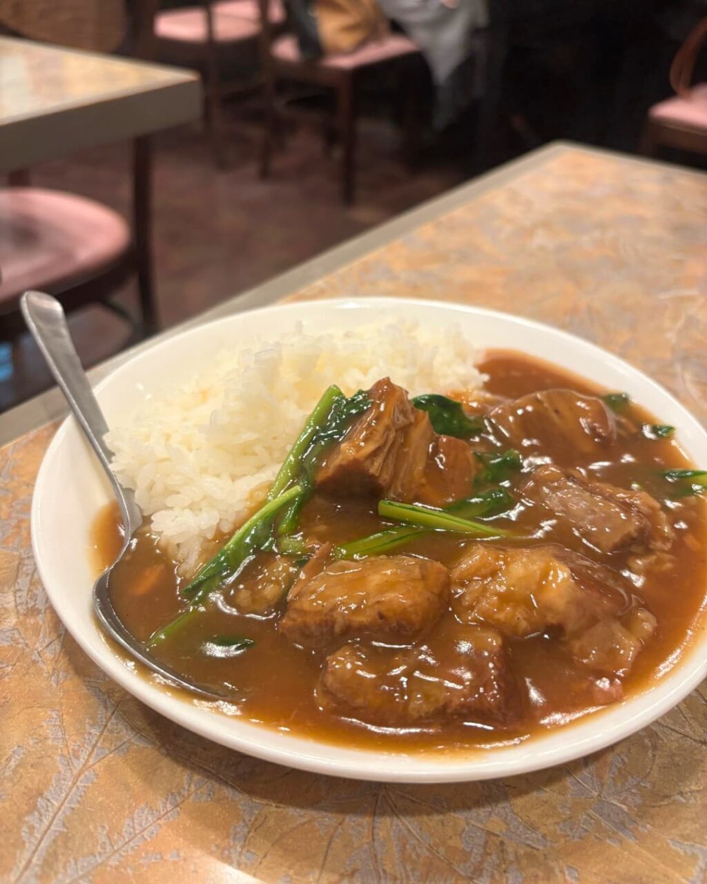 蓬莱閣の牛バラごはん