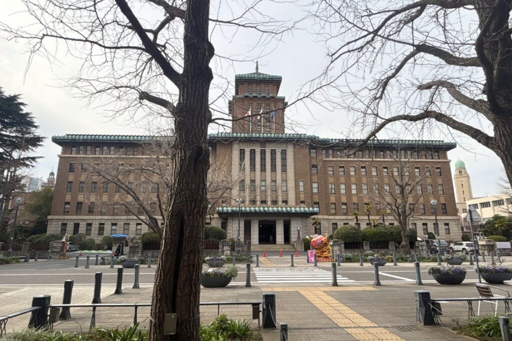 日本大通りの三塔ビュースポット