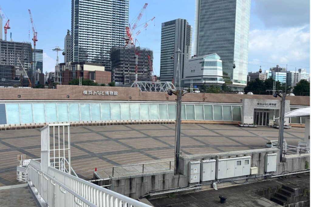 横浜みなと博物館の外観