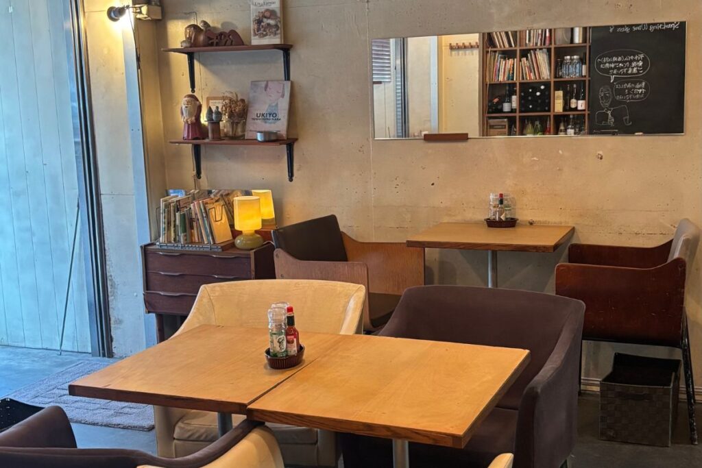 カフェプラスダイナースタイルの店内